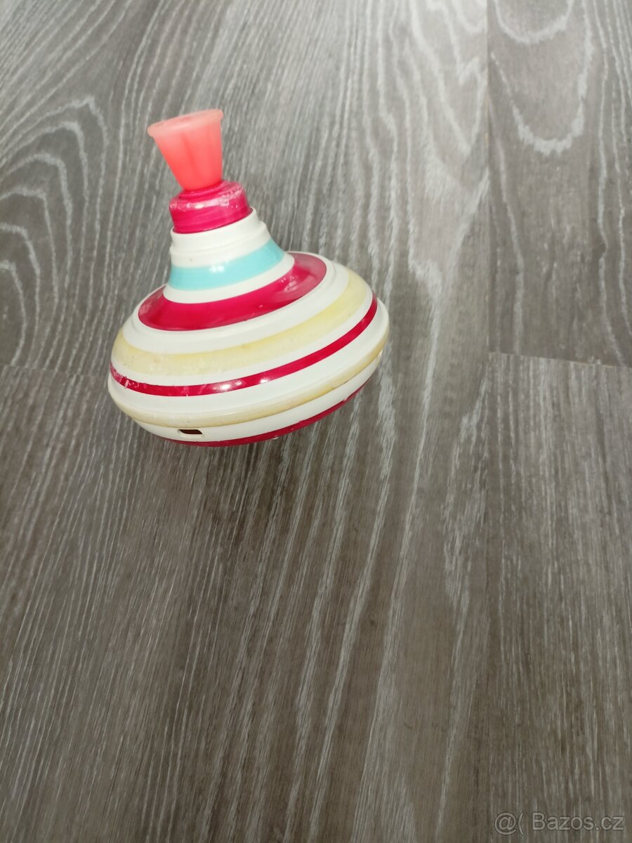 Retro káča a plechový tank