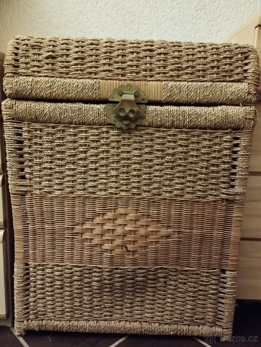 Pravý ratanový koš / prádelník