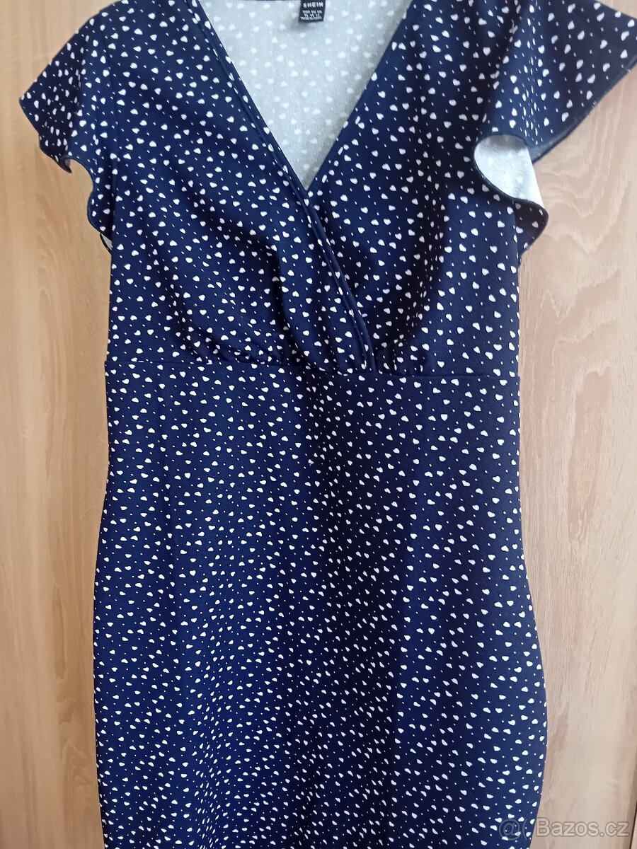 Dámské nové šaty.