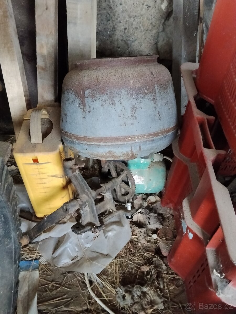 Ruční odstředivka.