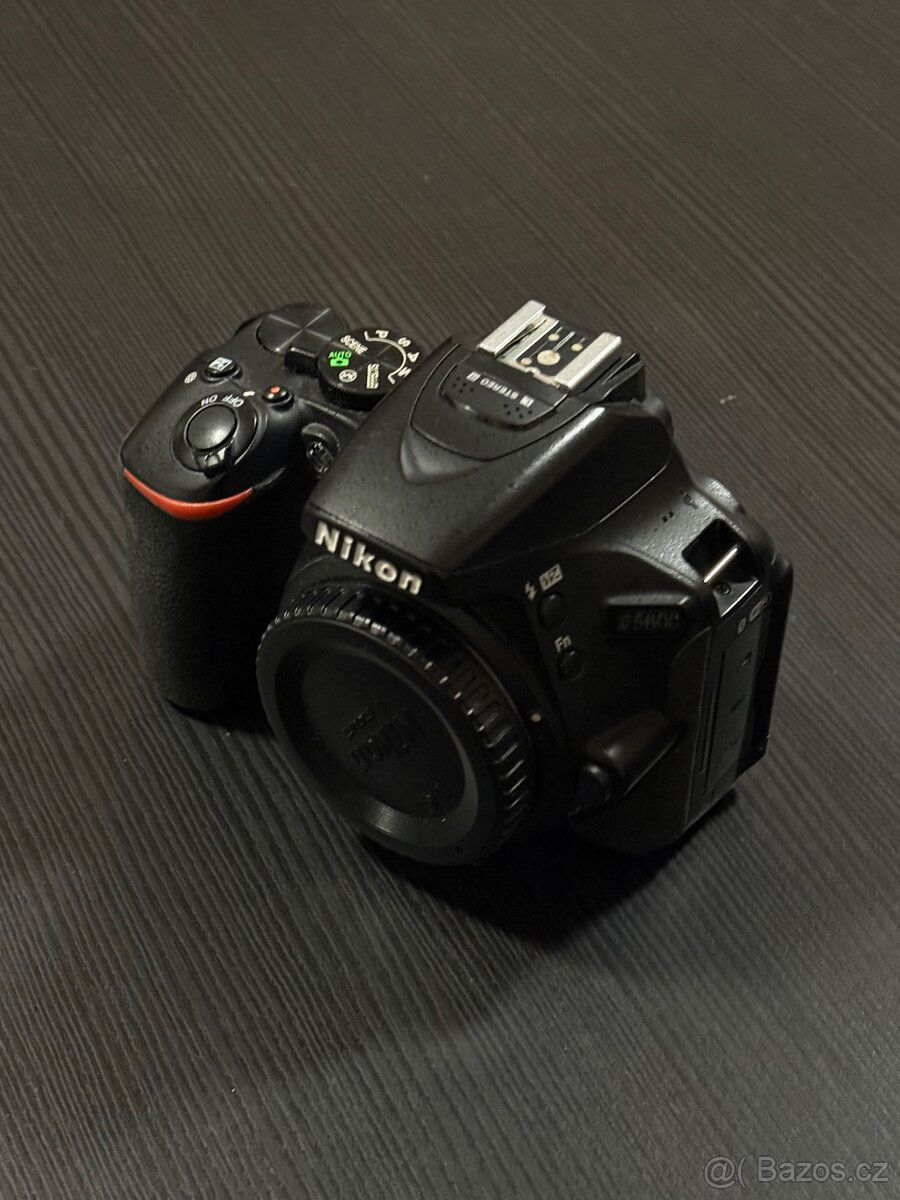 Nikon D5600+ objektivy+příslušenství