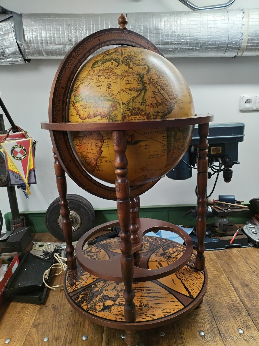 Barový globus - likérník na kolečkách