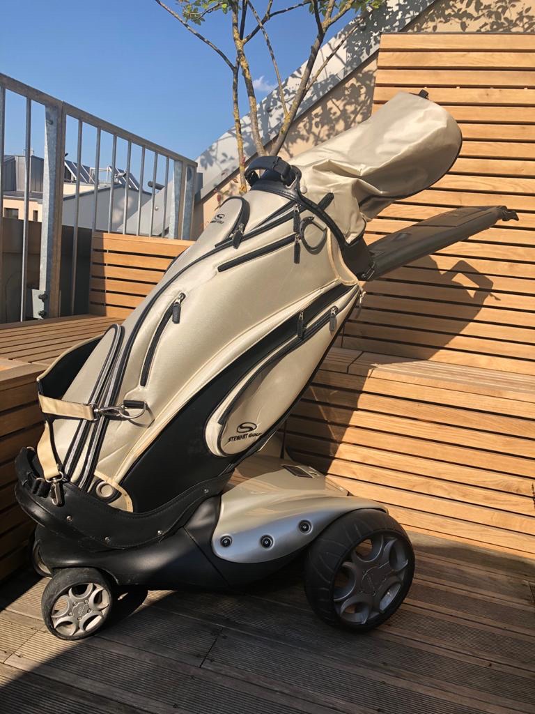 Špičkový elektrický vozík Stewart Golf