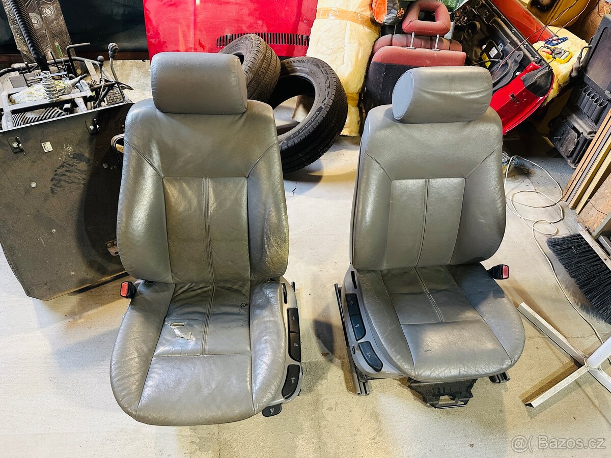 Přední i zadní sedačky z bmw e39