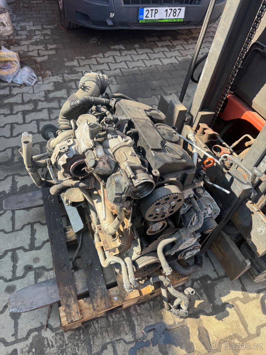 Motor kompletní BLS 1.9 77kW včetně převodovky