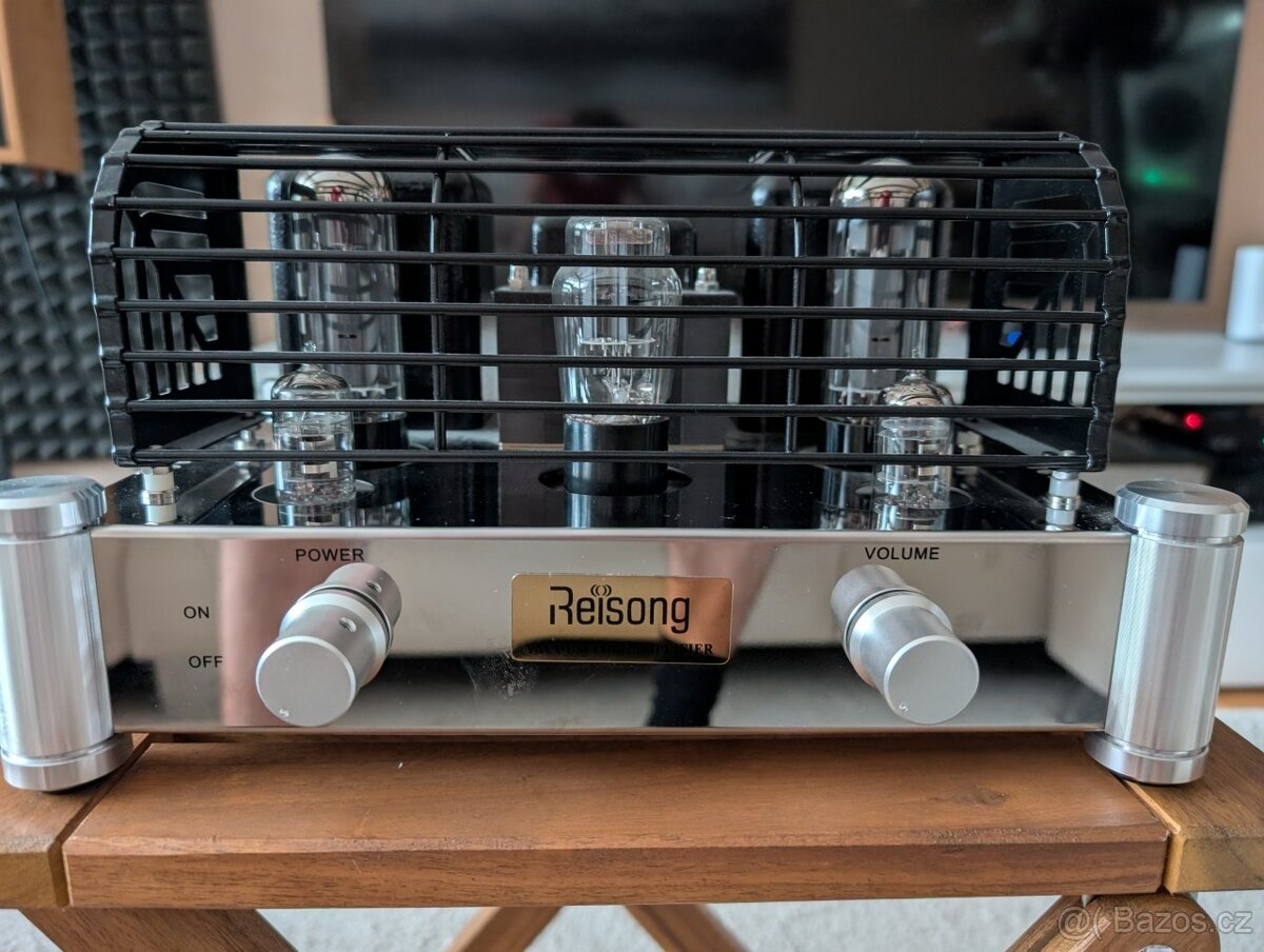 Elektronkový zesilovač Reisong a12