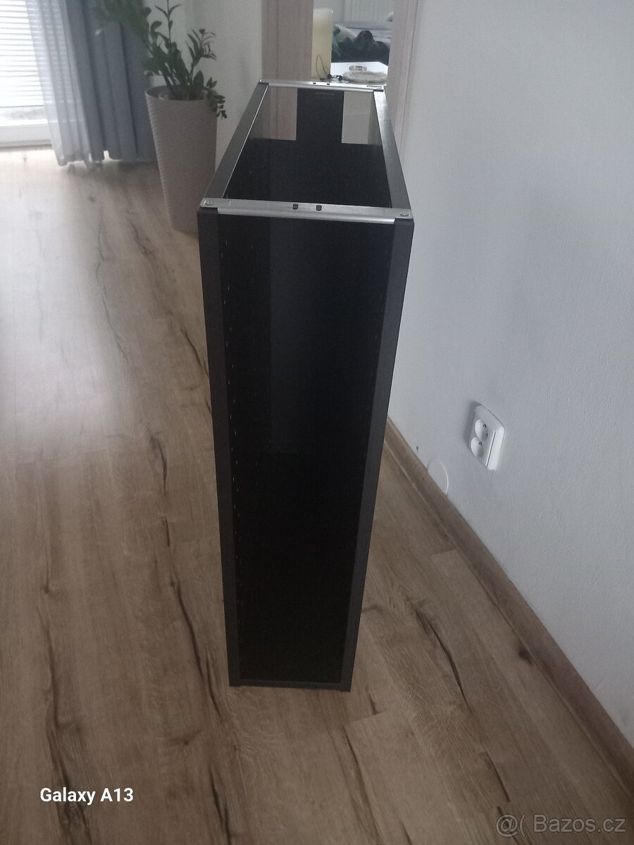 Metod úzká spodní skříňka