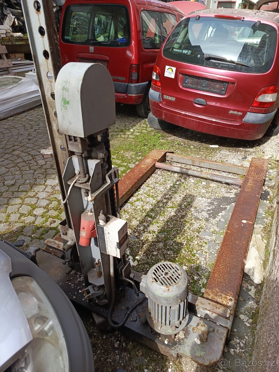 Nůžkový hever, mobilní