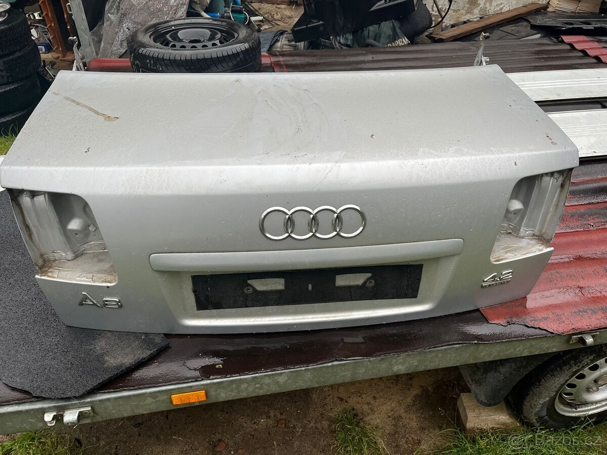 Audi A8 D3 kufr