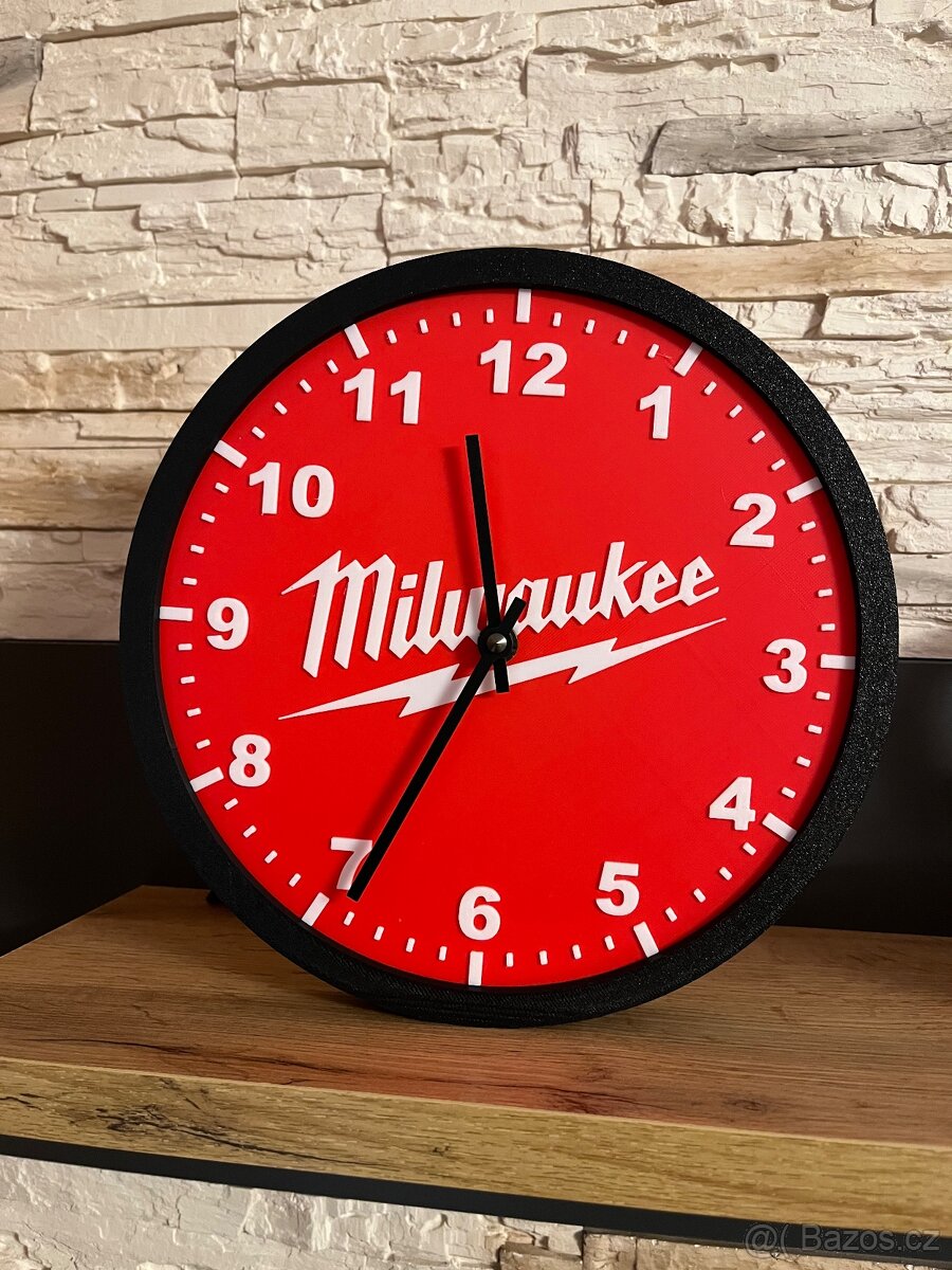 Milwaukee hodiny nástěnné