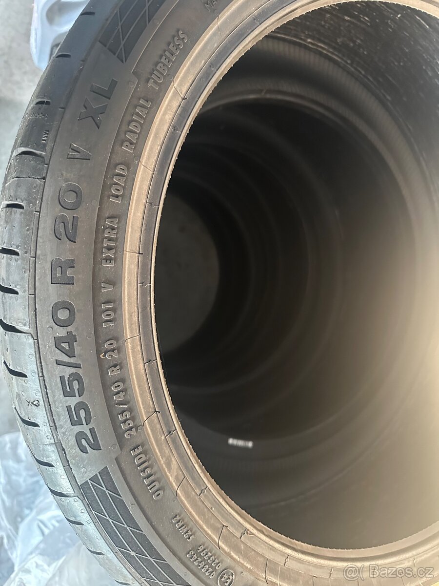 255/40R20 XL 101 V continental