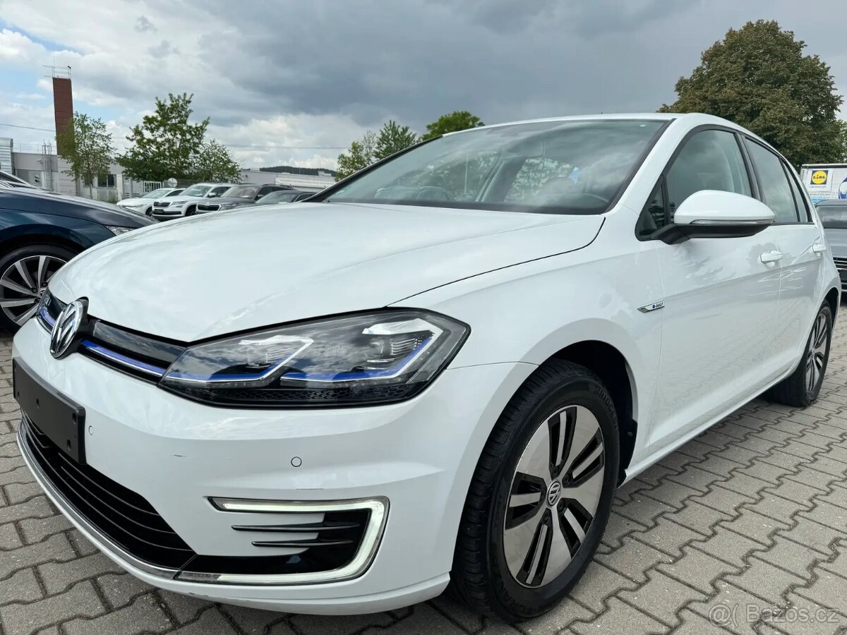 Volkswagen E-Golf 2020 elektro,LED,100kw,dojezd 220km,2xpneu