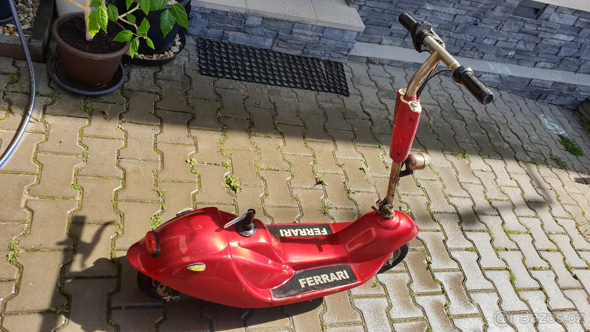 Elektro kolobezka FERRARI