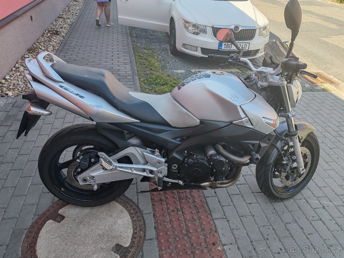 Suzuki gsr 600