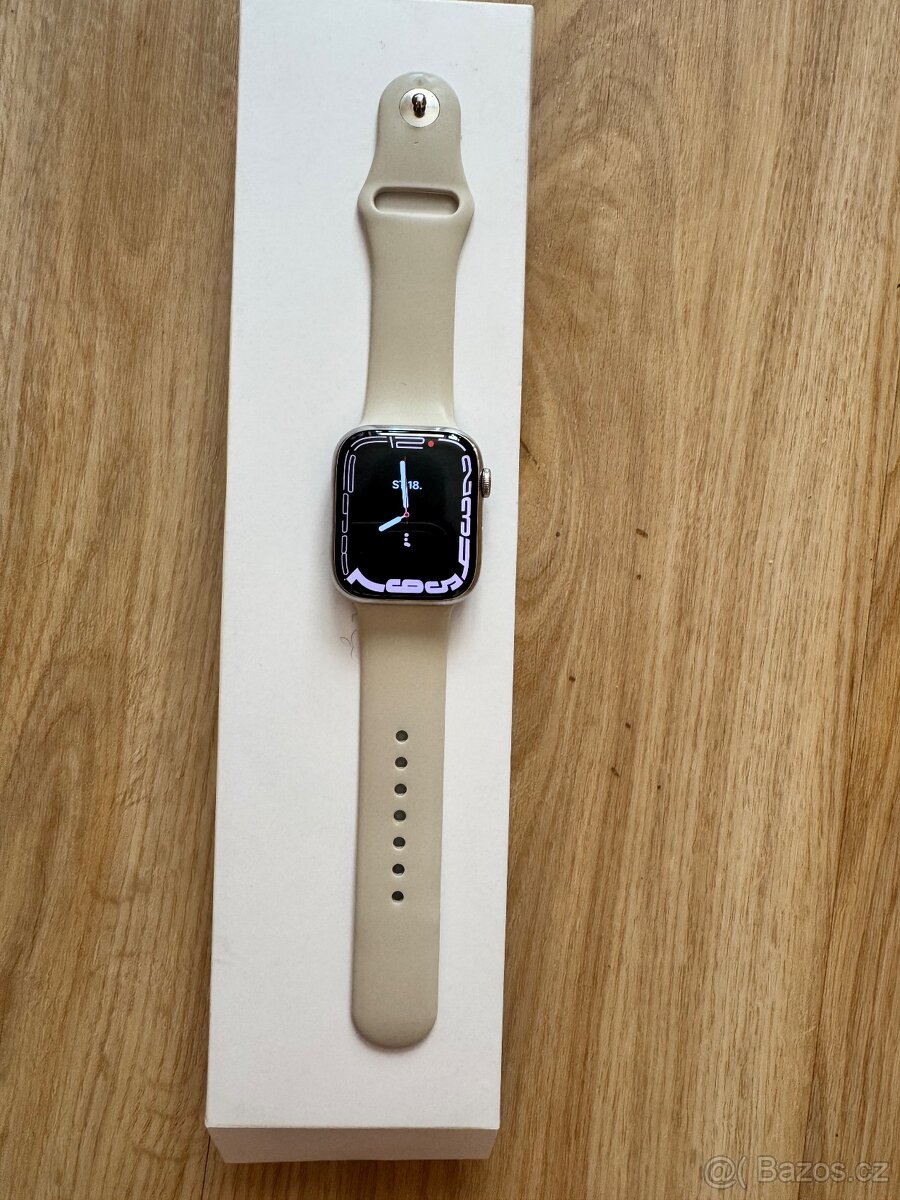 Apple Watch Series 7 Cellular 45 mm stříbrná nerez