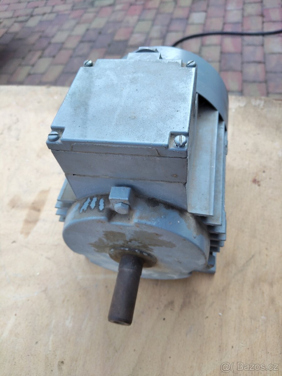 Elektromotor 370 w 910 ot