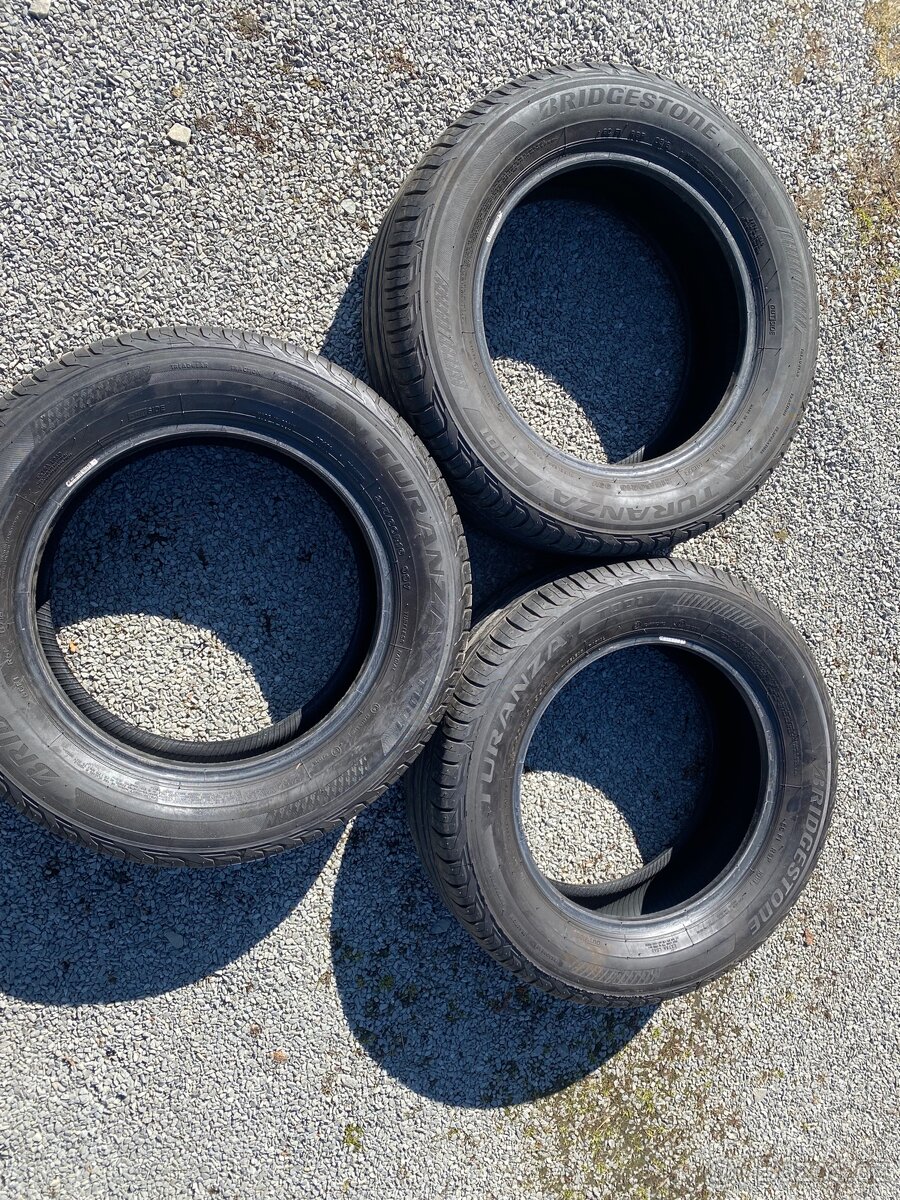 Letní pneu 215/60 R16