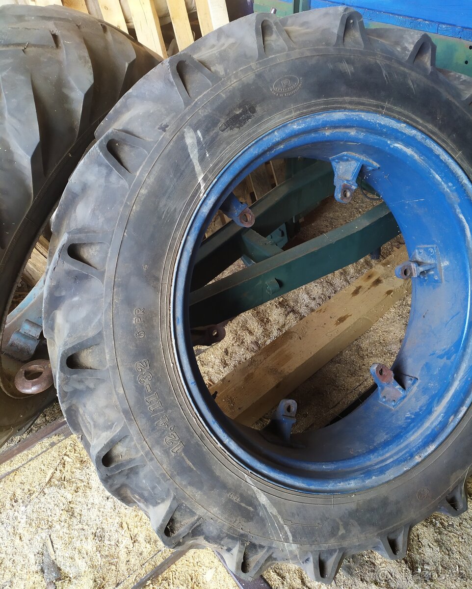 Kola na Zetor 12,4/11-32