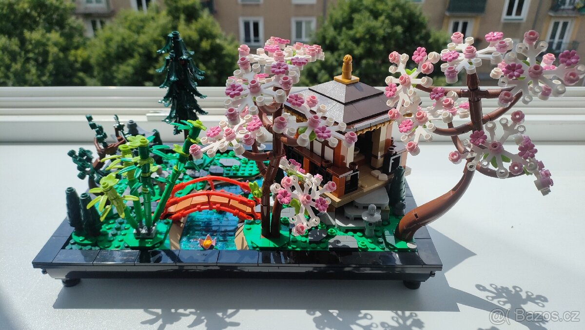 Lego Icons - tichá zahrada 10315 - spěchá