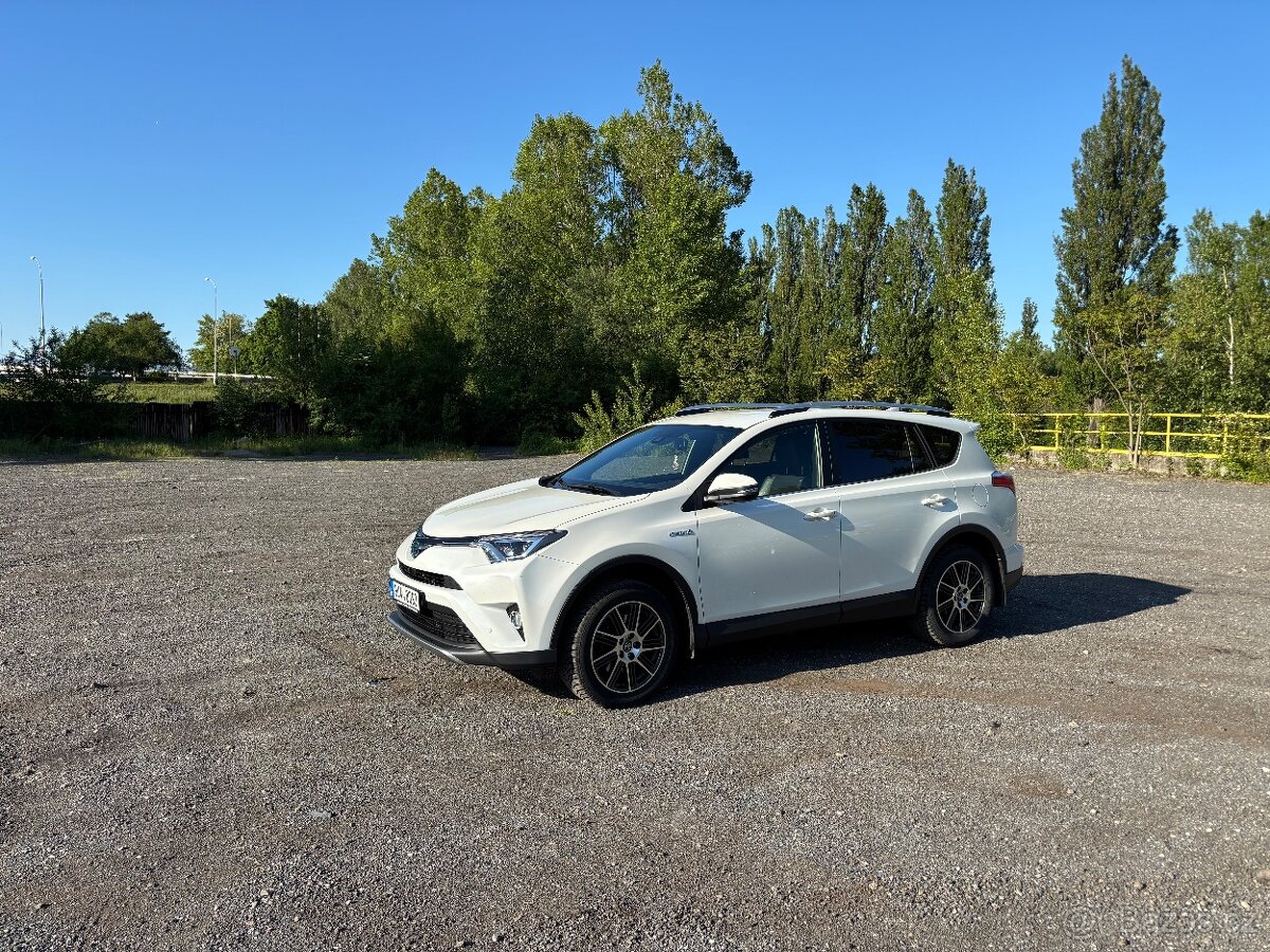 Toyota Rav4, 2,5 hybrid, 4x4, ČR, 12/2017, 120 000km