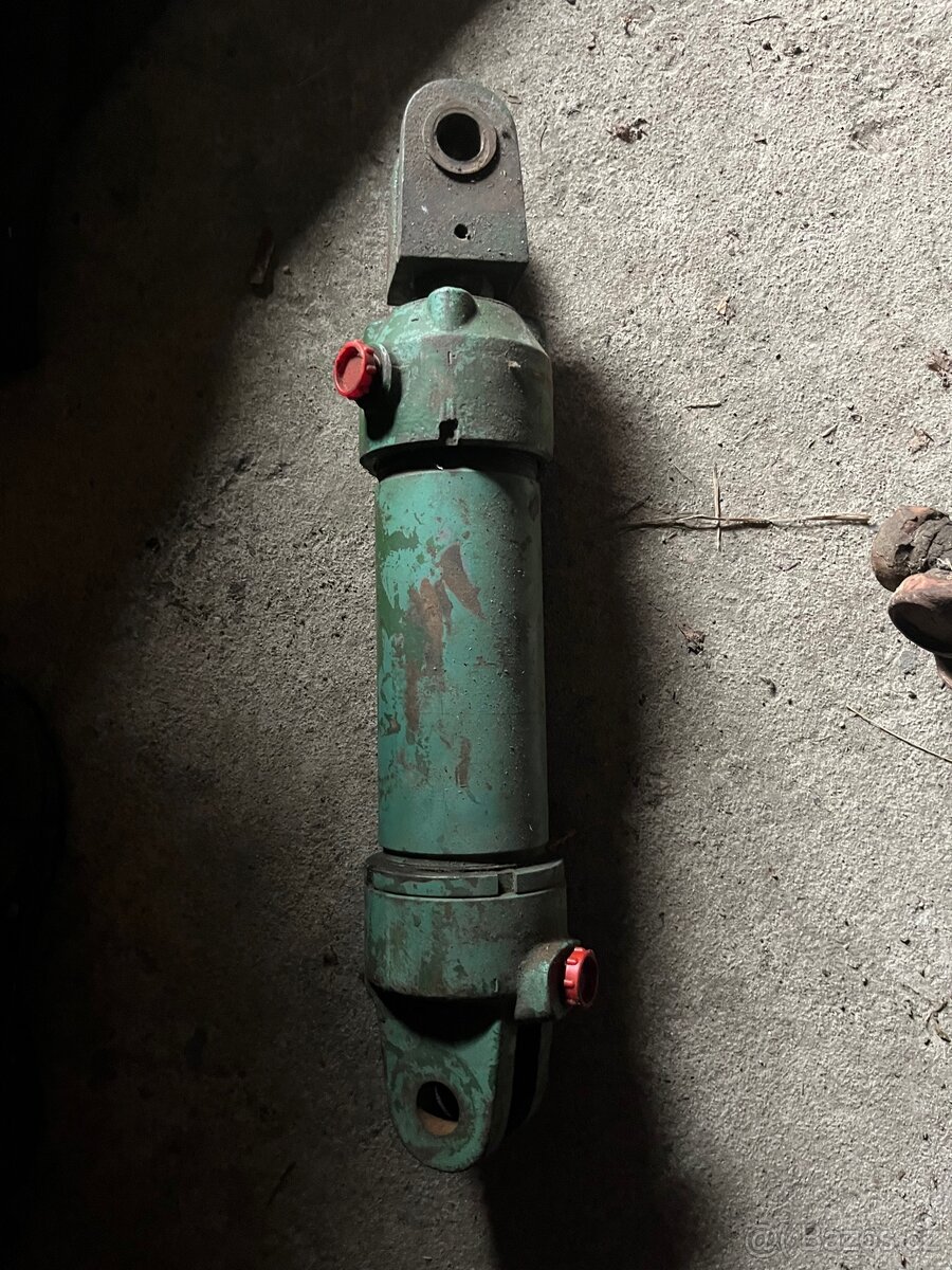 Koupím hydraulickou pístnici s velkým průměrem válce