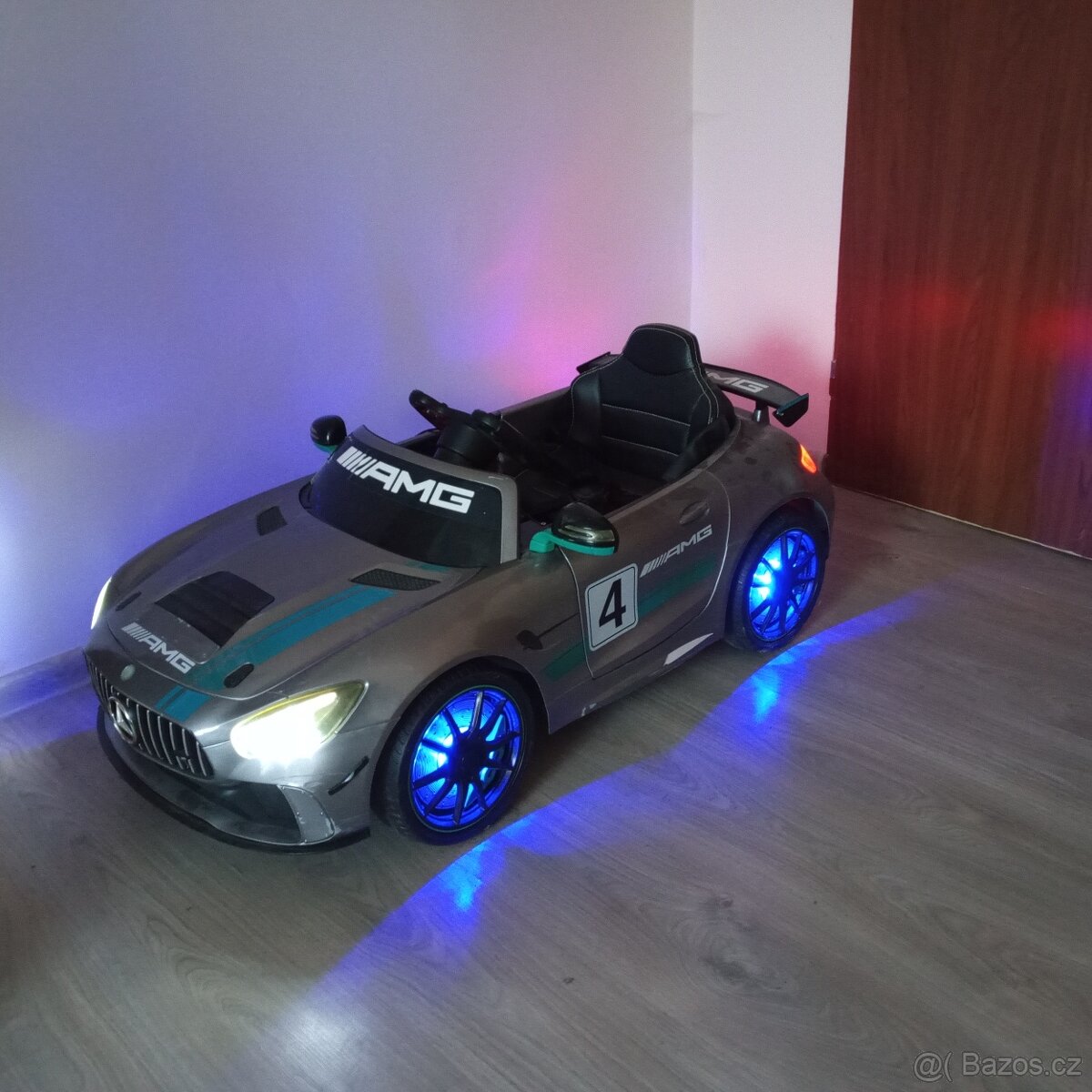 Dětské elektrické auto