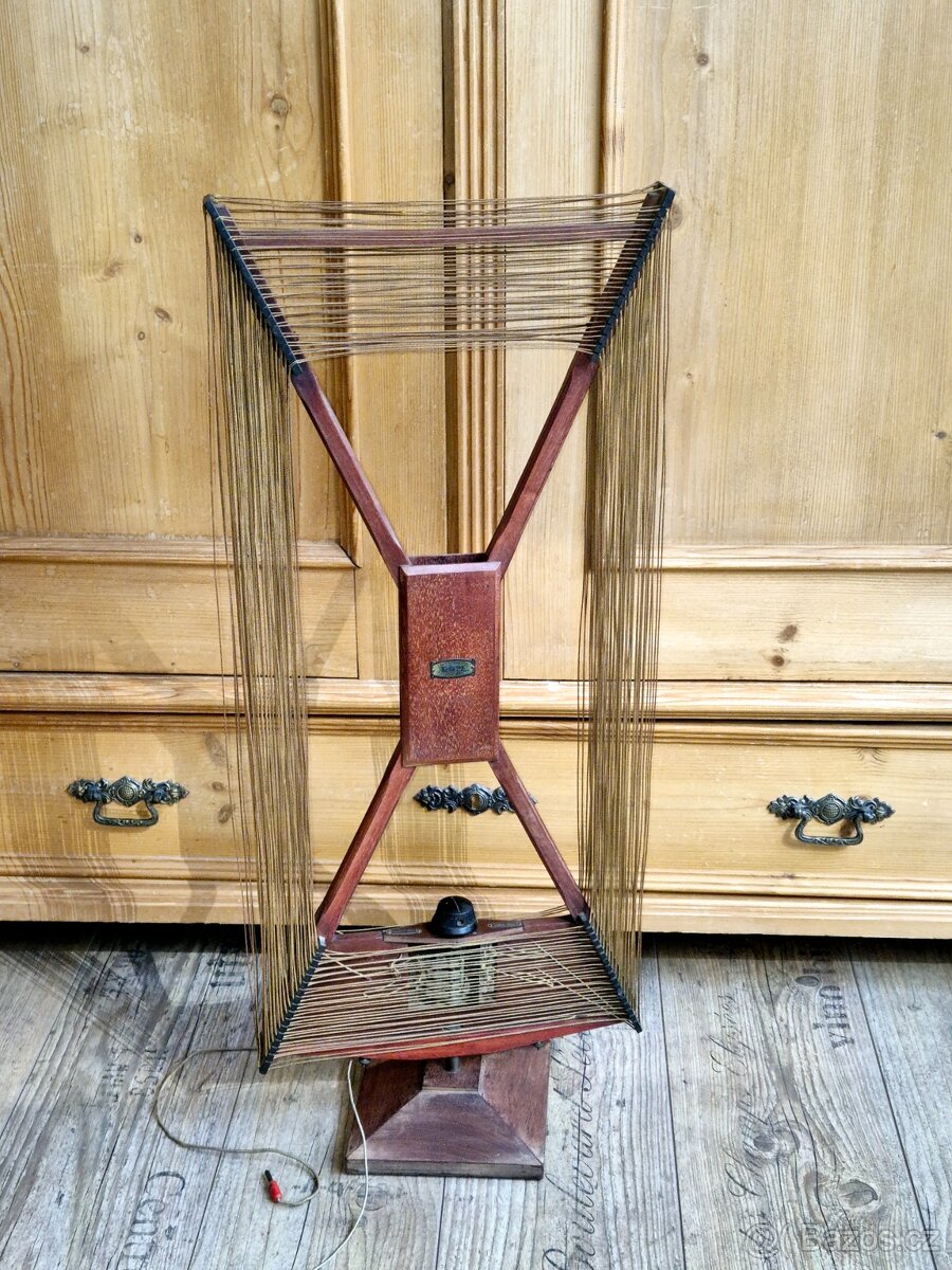 Starožitná rádio Anténa L.G.M., Francie,  rok 1930