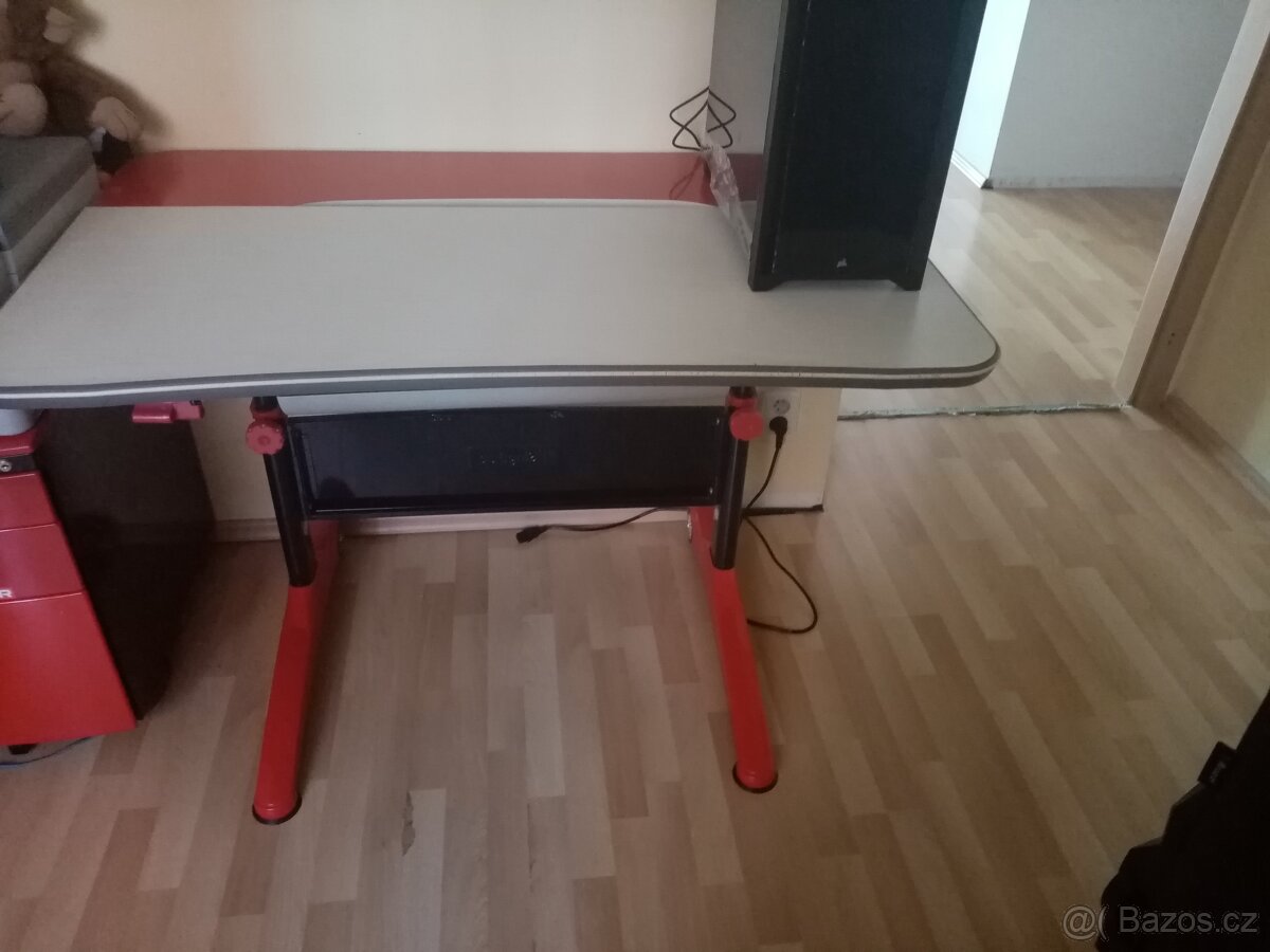 Rostoucí stůl a židle