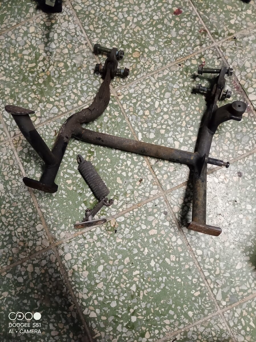 Hlavní stojan Yamaha FZ6