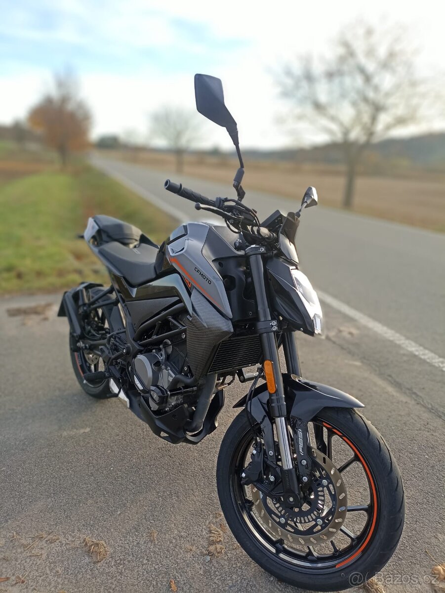 CF MOTO 300 NK + padáky + kufr