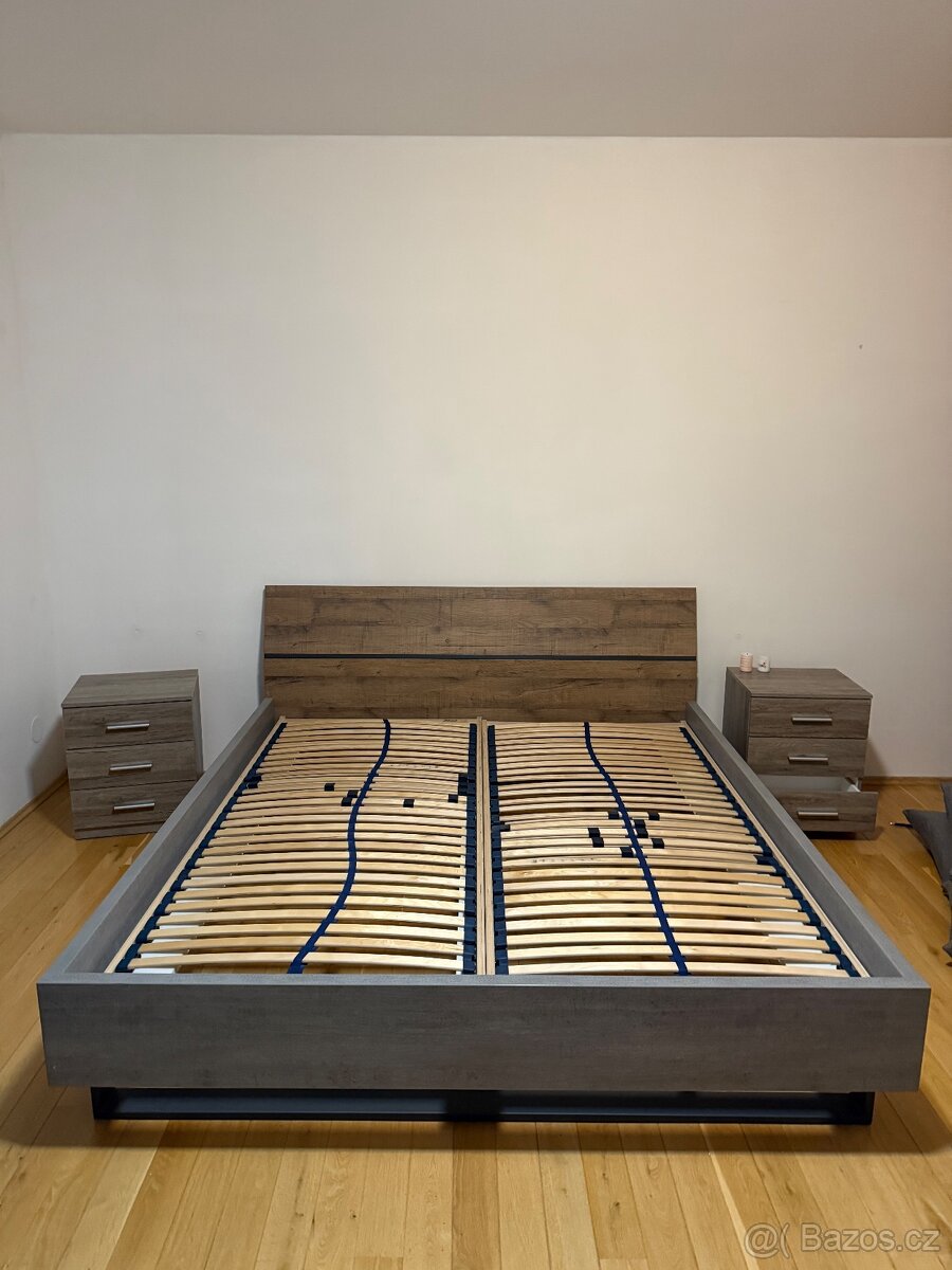Manželská postel 180x200 včetně roštů