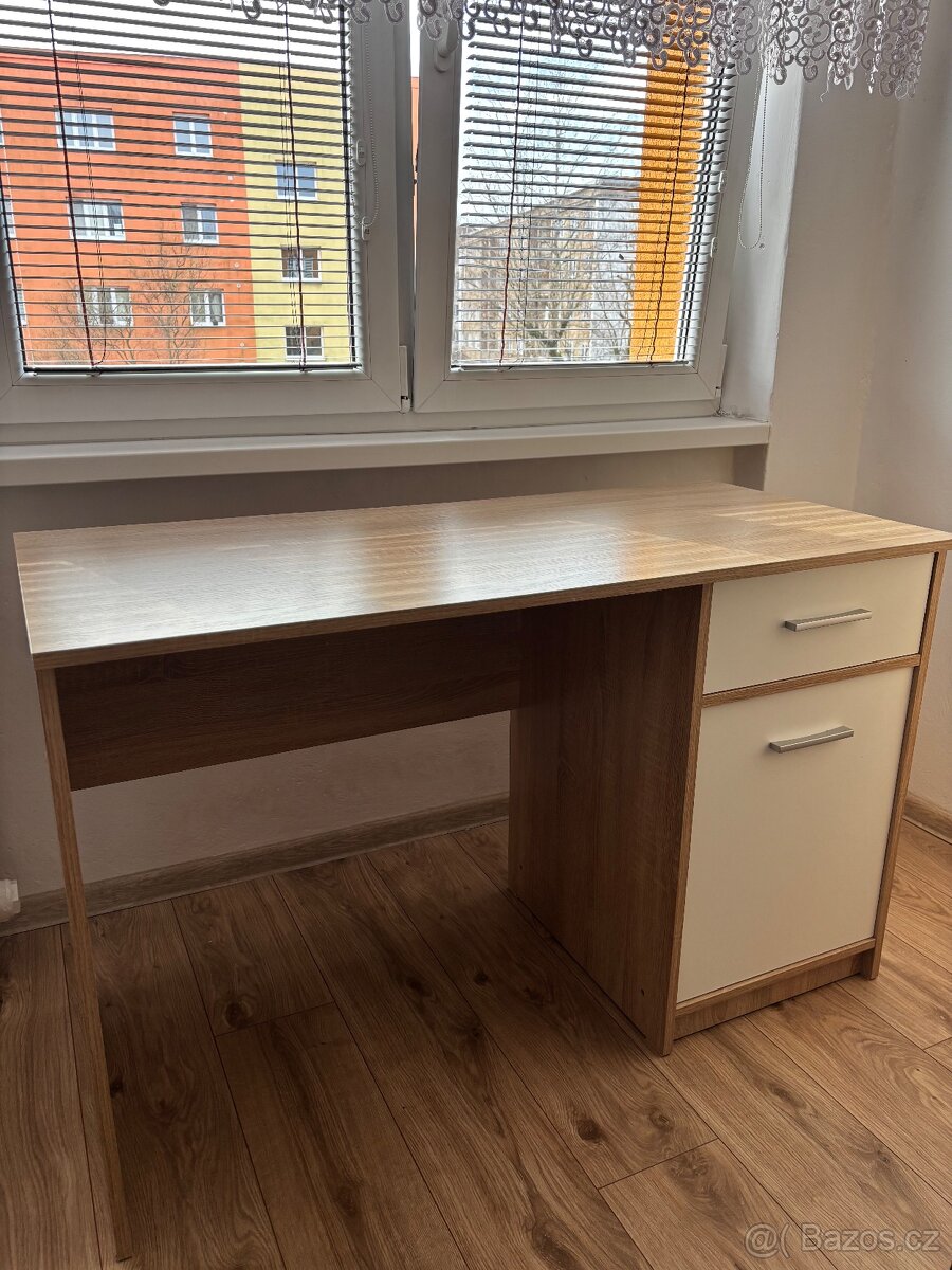 Psací stůl