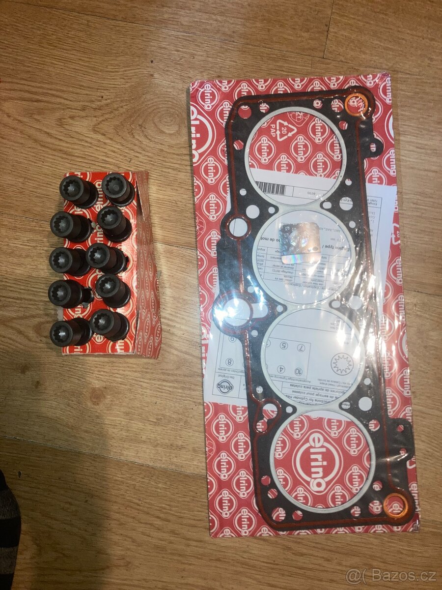 Sada šroubů + těsnění hlavy válců Elring