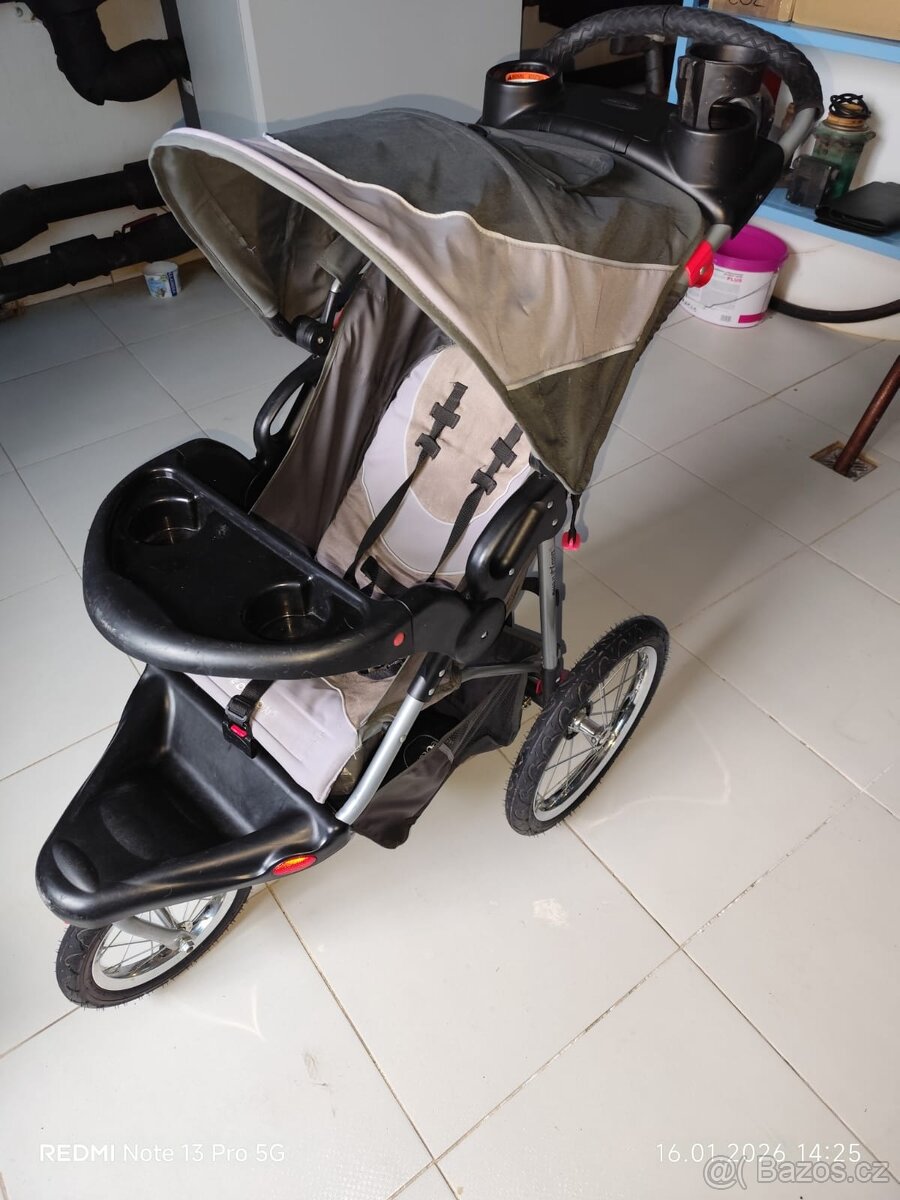 Dětský kočárek