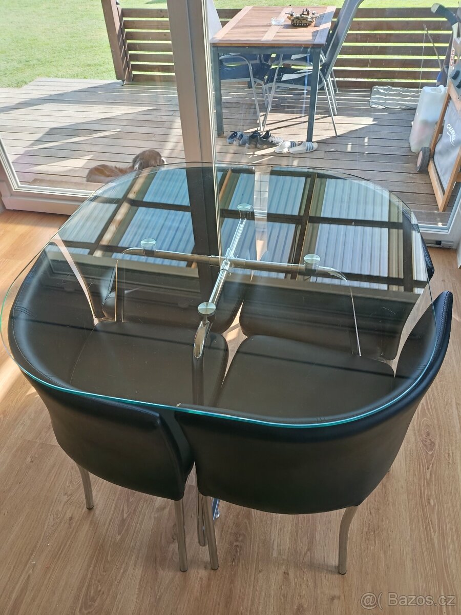 Jídelní stůl, židle