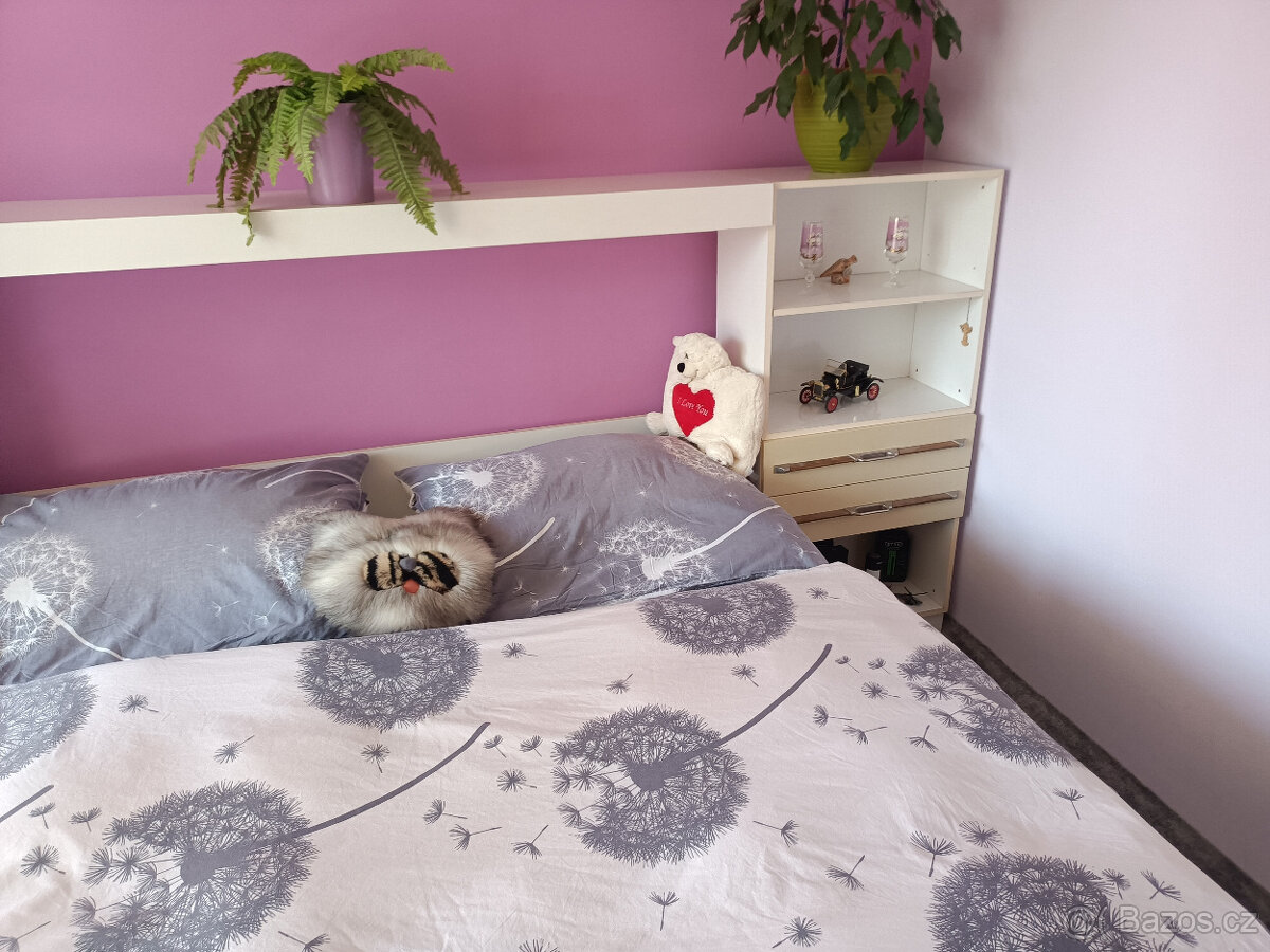 prodej postele a skříněk