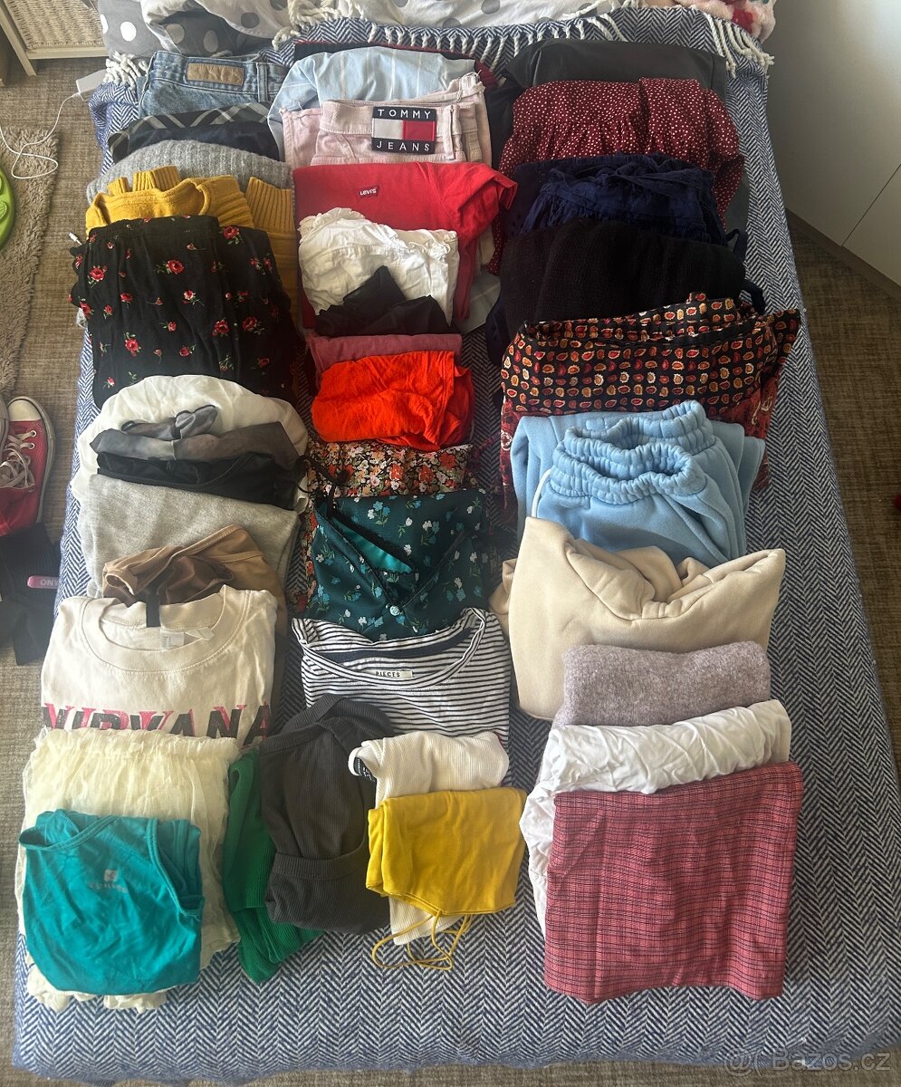 Balík oblečení XS/S/M + boty