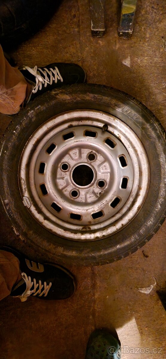 Plechové disky z felicie zimní pneu