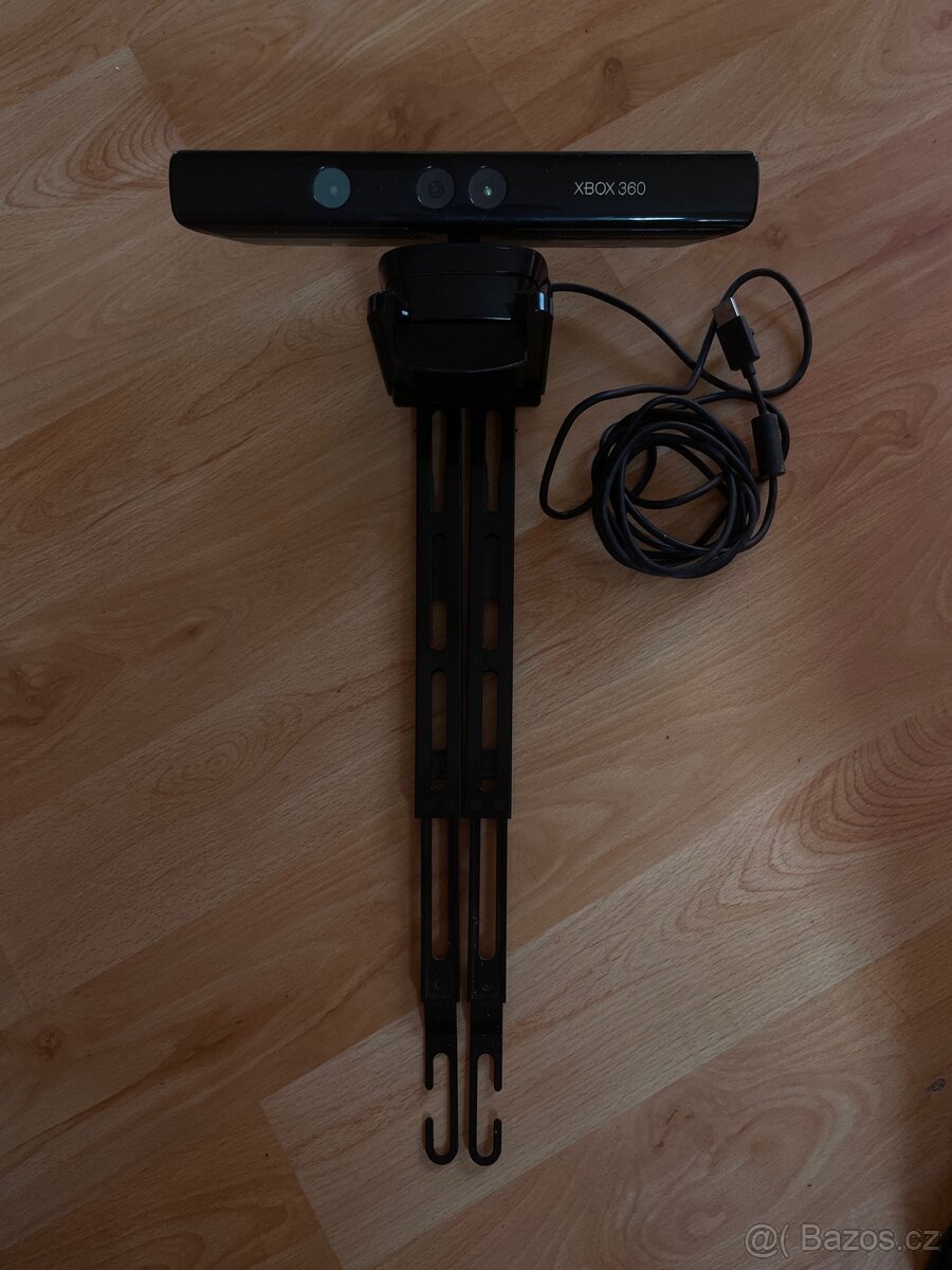 Kinect pro Xbox 360 + držák na TV