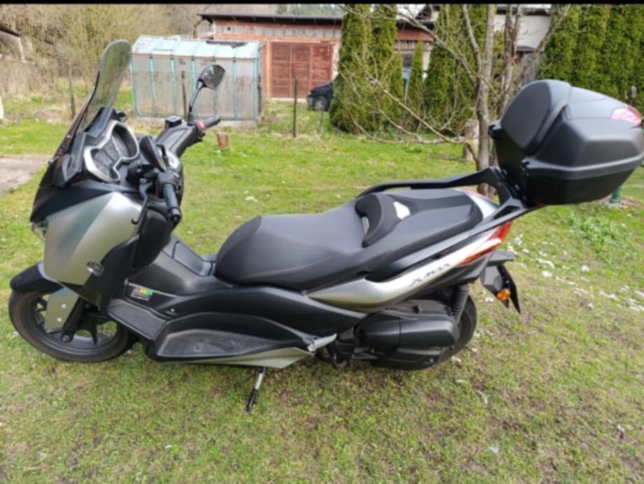 Yamaha X-MAX 125