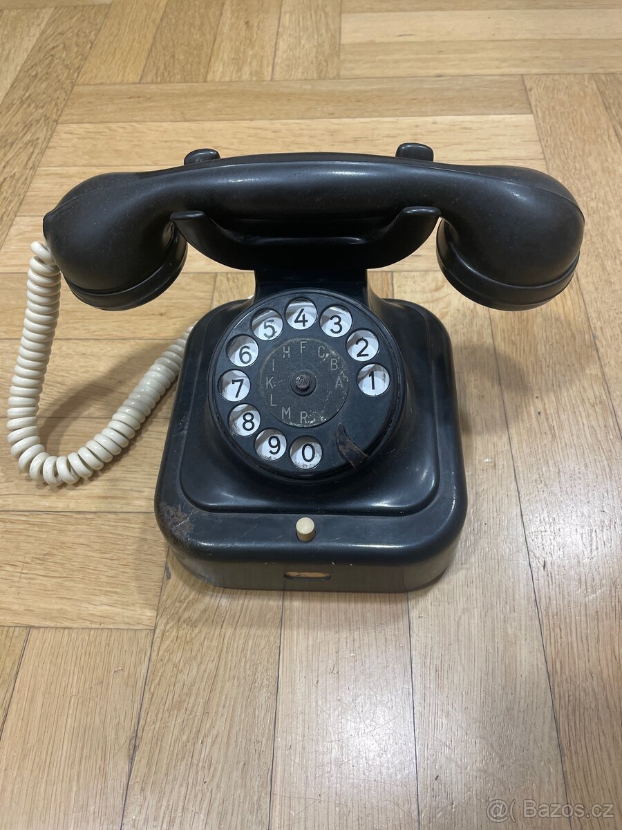 Telefon stolní