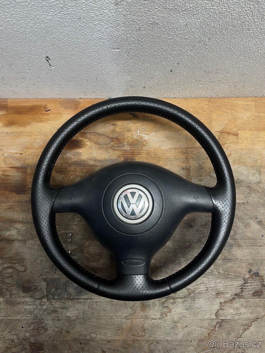 Tříramenný perforovaný volant pro vw golf 4/Bora/Passat