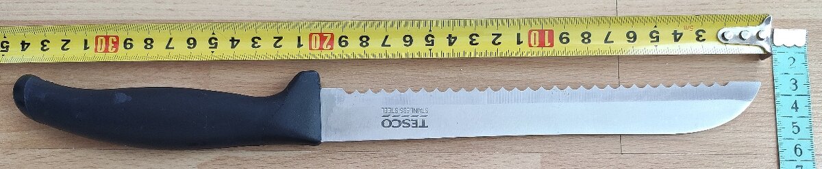 Nůž kuchyňský Tesco 100,- Kč