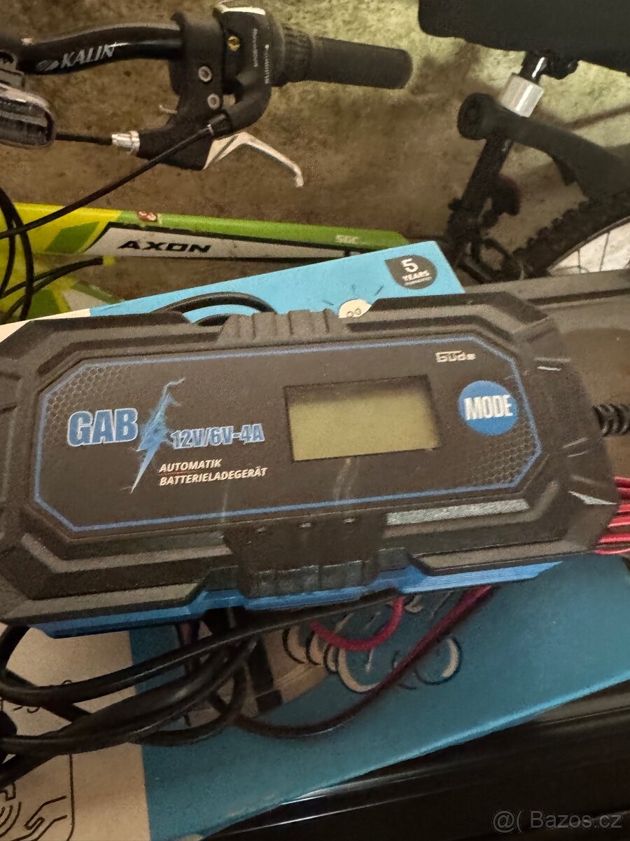 Sleva Sleva 40% Nabíječka autobaterií GAB 12V/6V–4A LCD