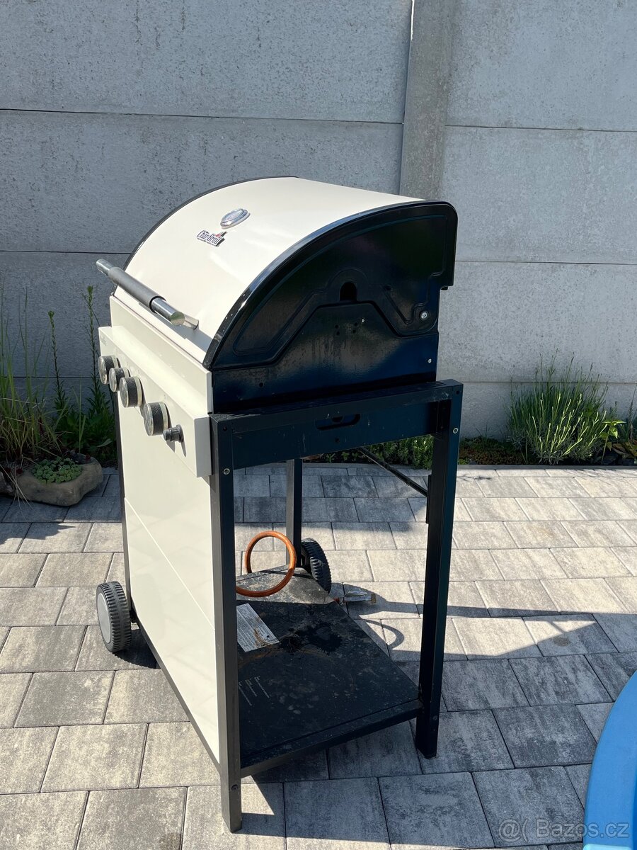 Zahradní plynový gril Charbroil