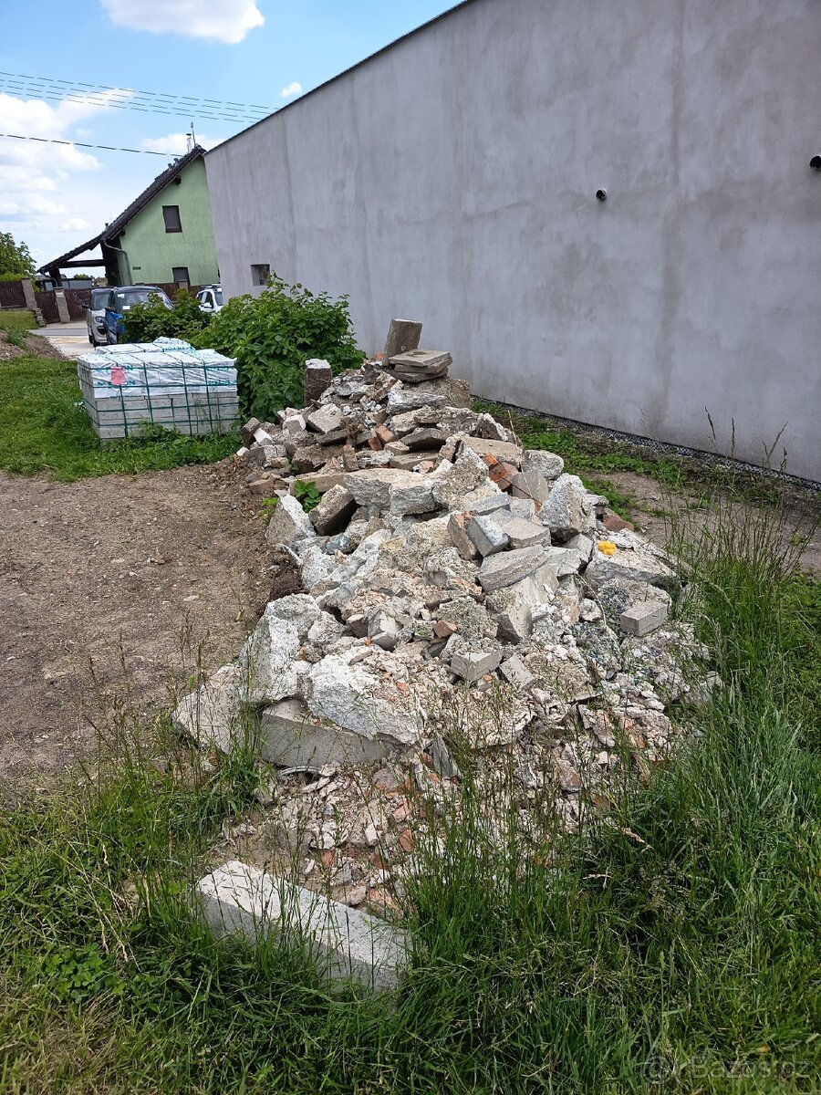 Daruji za odvoz betony, kameny, cihly