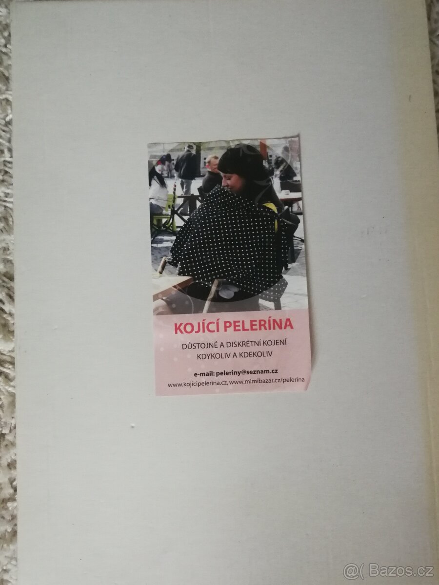 Kojící pelerína