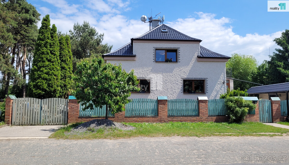 Prodej dvougeneračního RD 7+1/T, 310m2, se zahradou 966m2, S