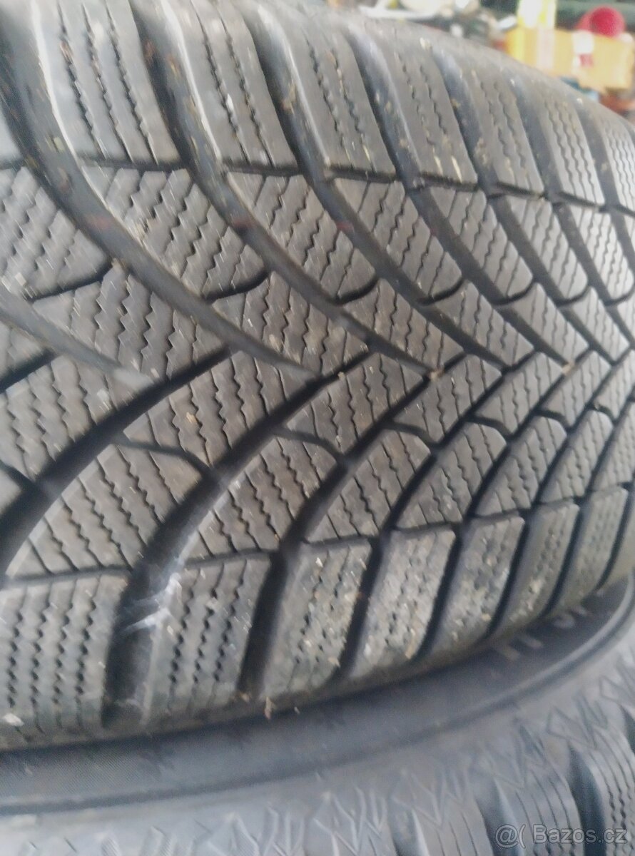 215/65/16 semperit 7,5mm dot23