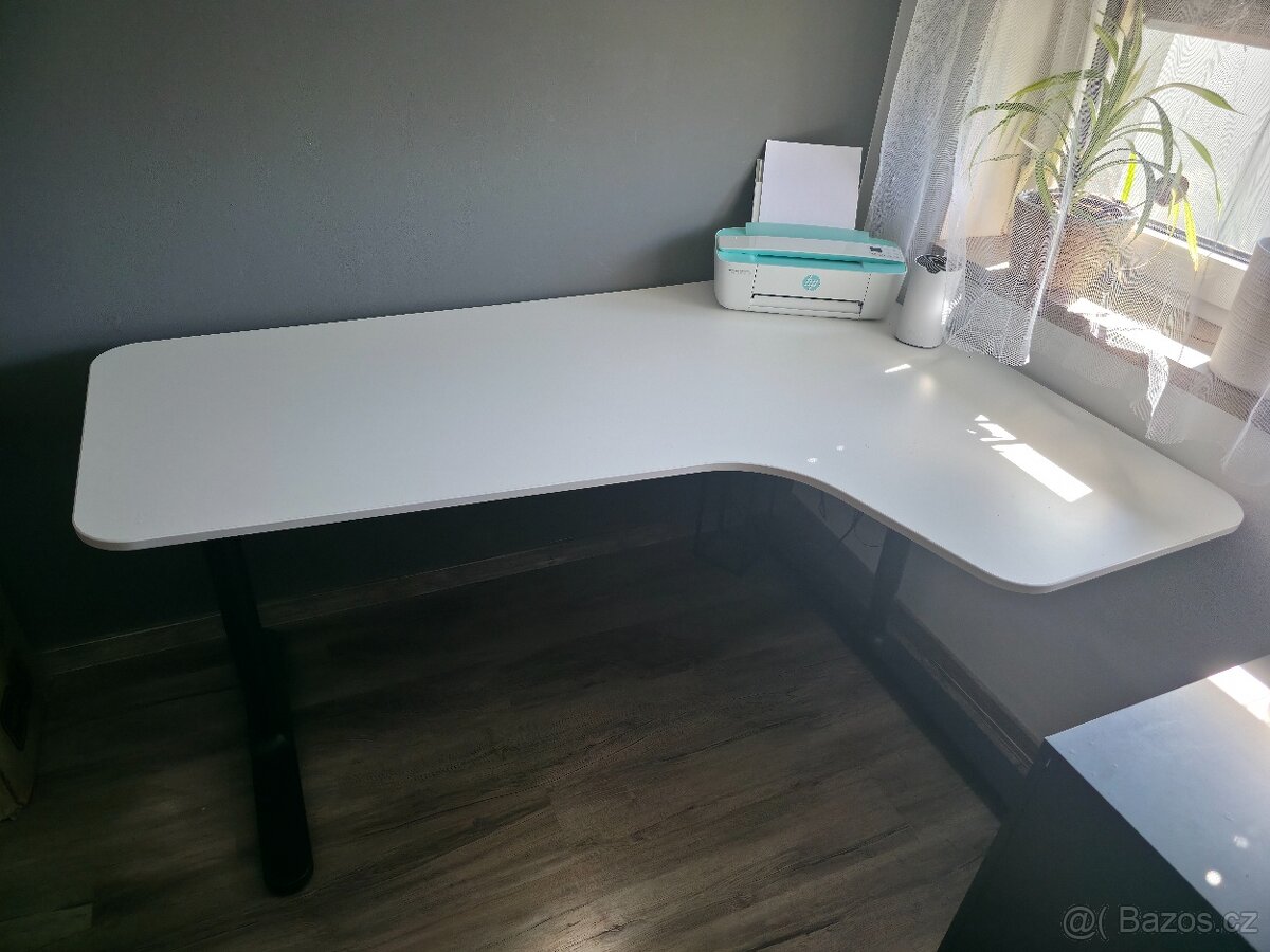 Stůl Ikea Bekant